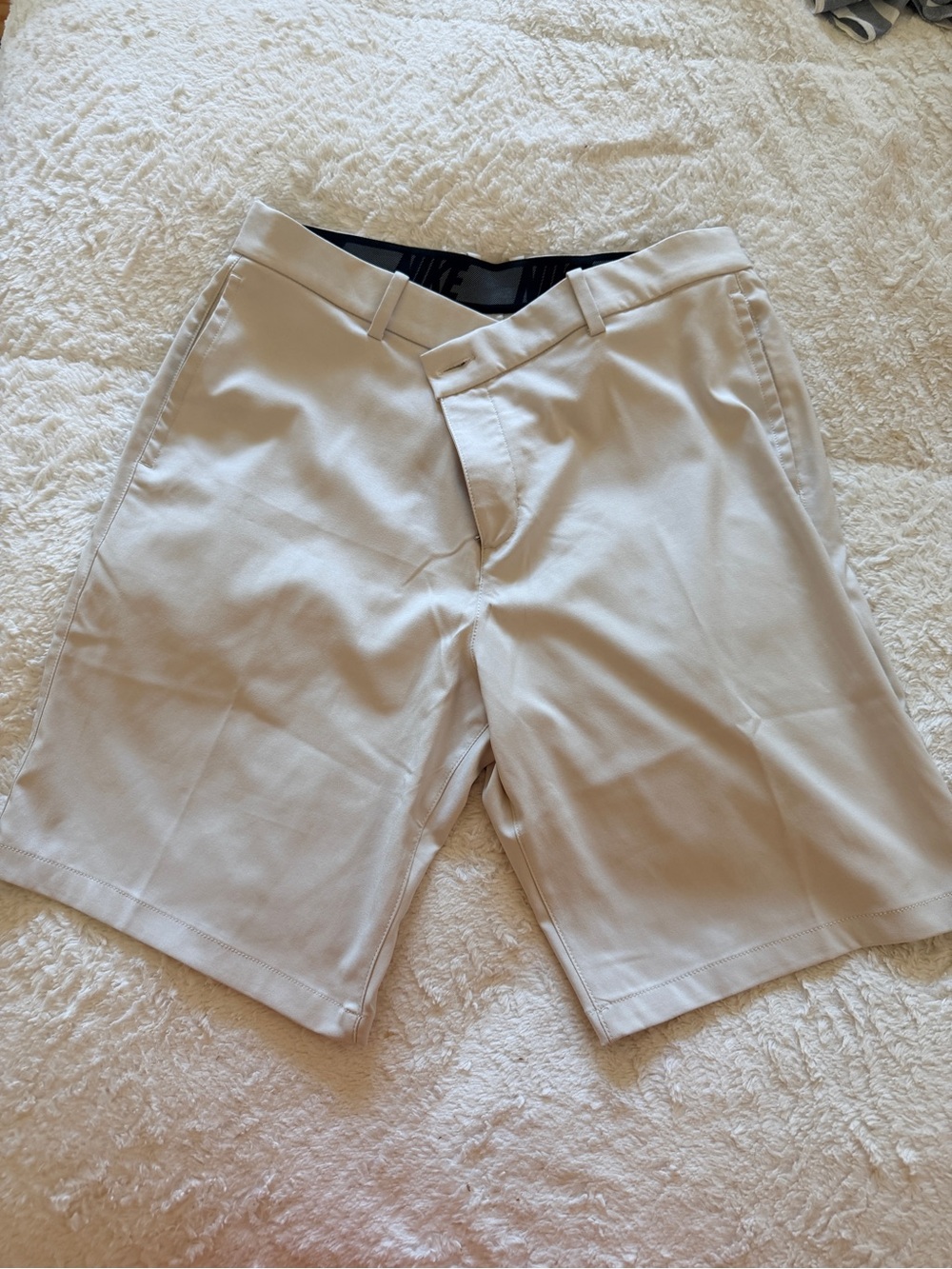 Nike Men's Flat-Front Beige Golf Shorts